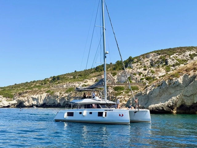Alquiler Catamarán Nautitech con o sin  título de navegación