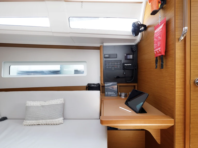 Alquiler de barcos Cos barato de Sun Odyssey 380
