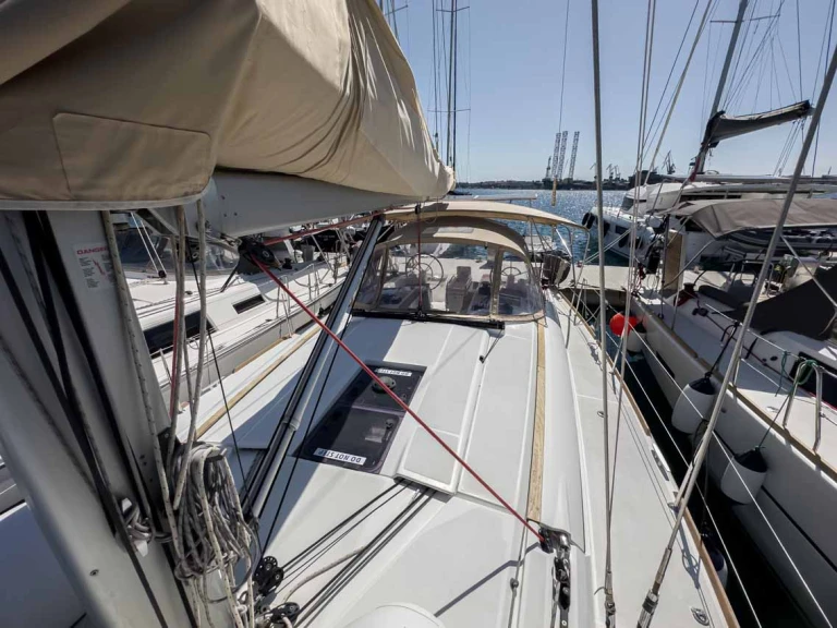 Alquiler de embarcaciones Jeanneau Sun Odyssey 449 enPula en Samboat