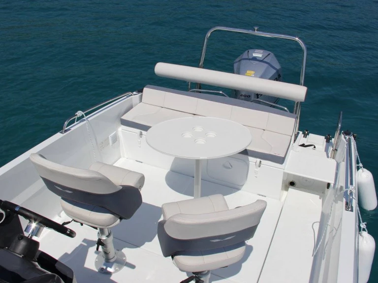 Alquiler de embarcaciones Quicksilver Activ 605 Open Pack Sport enMarsella en Samboat