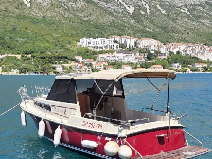 Alquiler de Bénéteau Antares 660 en Dubrovnik
