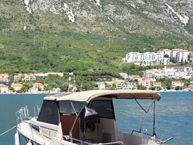 Alquiler de Lancha, con o sin patrón Bénéteau Dubrovnik