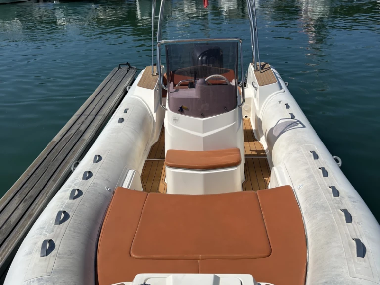 Alquiler de Capelli Tempest 700 en Marsella