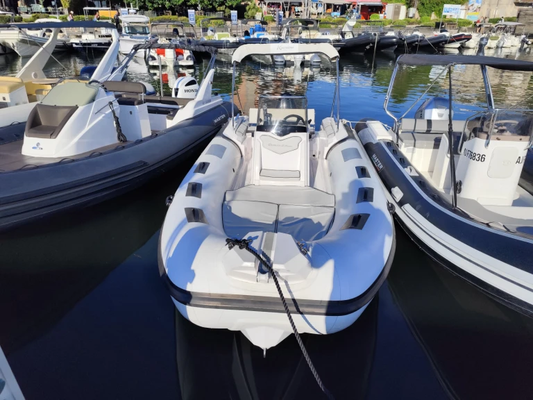 Zodiac Medline de alquiler a Porto-Vecchio