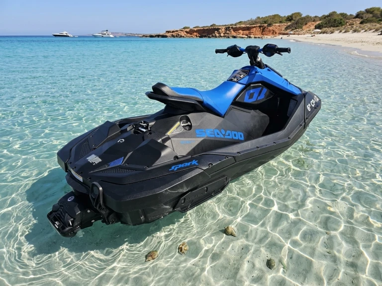 Moto de agua para alquilar Marina Ibiza al mejor precio