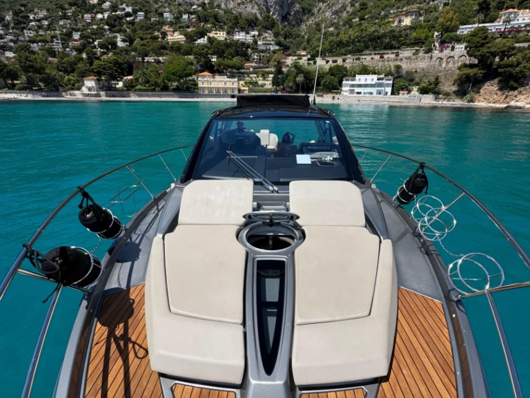 Alquiler de embarcaciones Cranchi Cranchi M44 HT enPuerto de Nice en Samboat