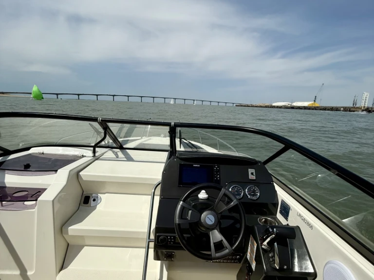 Alquiler de Quicksilver Activ 805 Cruiser en La Rochelle