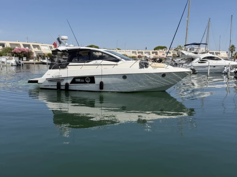 Alquiler de embarcaciones Cranchi M 38 Hard Top enLe Grau-du-Roi en Samboat