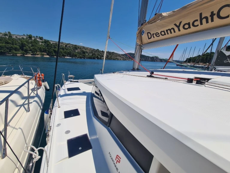 Alquiler de embarcaciones Fountaine Pajot Lucia 40 enZaton en Samboat