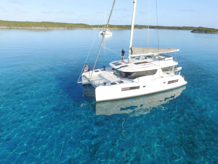 Alquiler de Leopard Catamarans / Robertson & Caine Leopard 45 en Procida