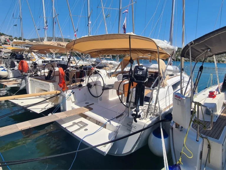 Alquiler de Dufour Dufour 310 en Zaton