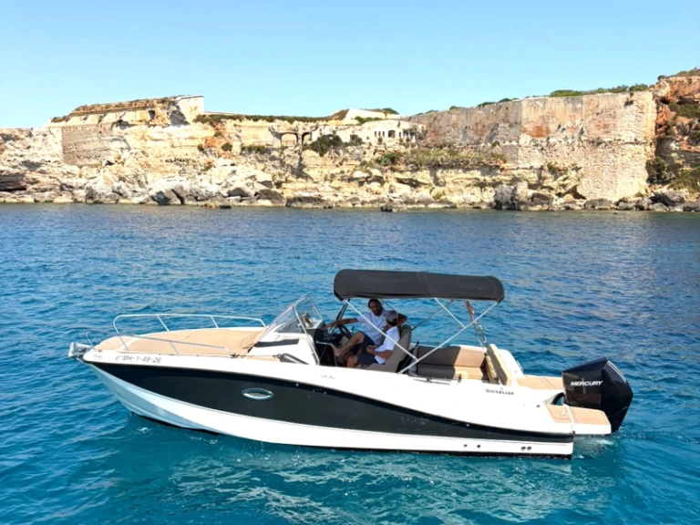 Quicksilver Activ 755 Sundeck de alquiler a Puerto de Mahón