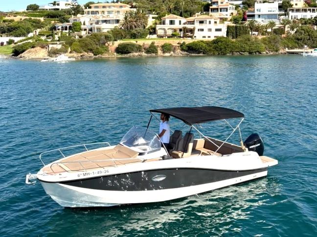 Alquiler de embarcaciones Quicksilver Activ 755 Sundeck enPuerto de Mahón en Samboat