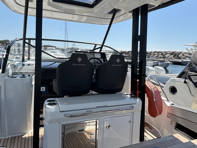 Alquiler de embarcaciones Jeanneau Cap Camarat 9.0 WA enLes Issambres en Samboat