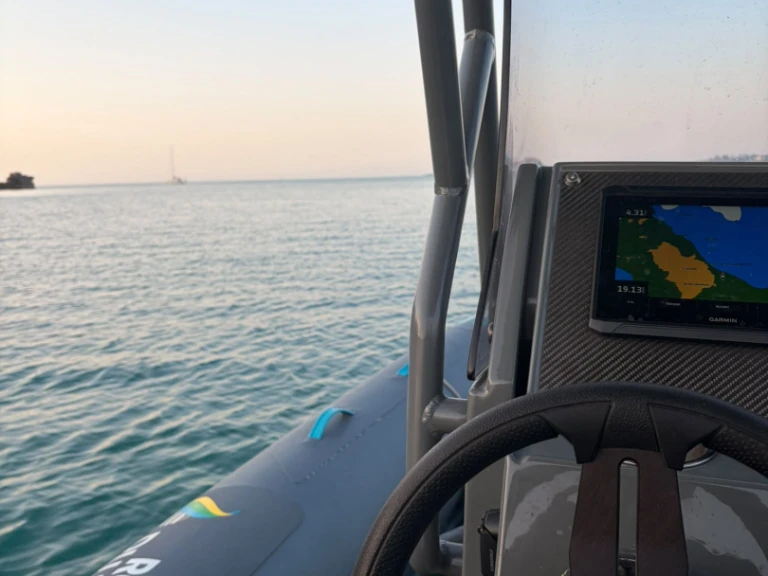 Alquiler de barcos Dinard barato de Highfield Sport 650