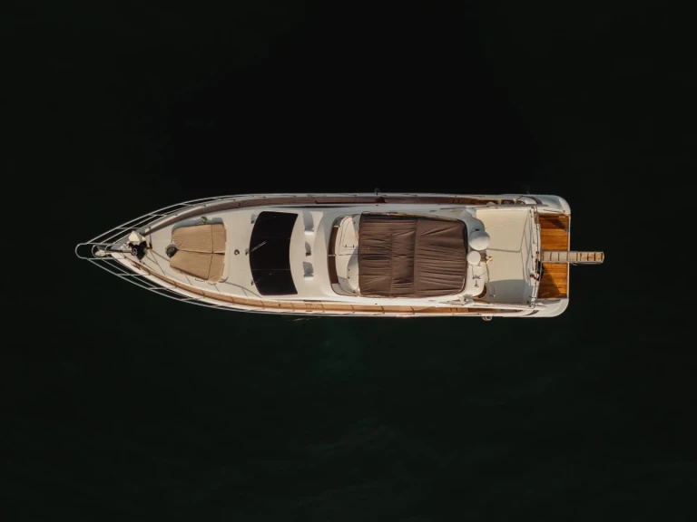 Custom Made custom de alquiler a Bahía de Cartagena de Indias