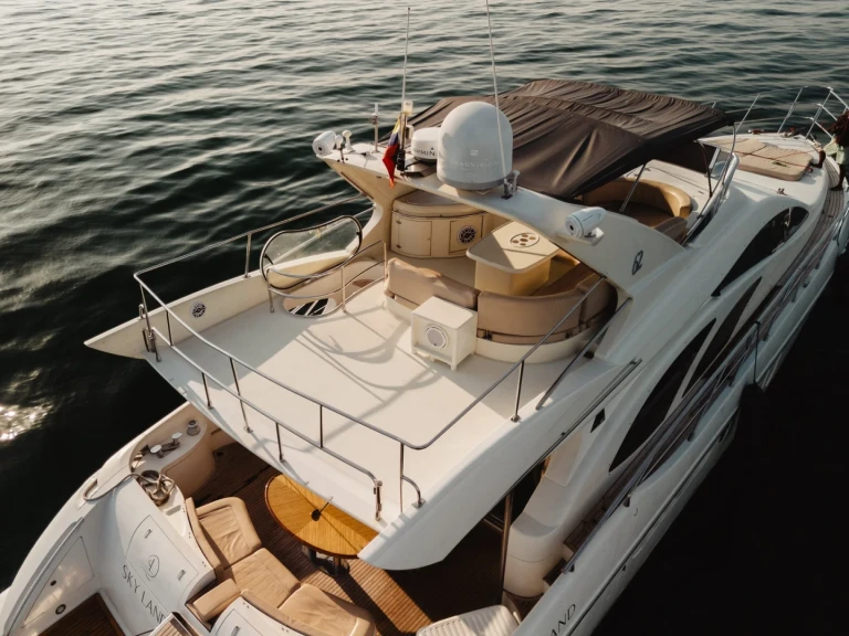 Alquiler de Custom Made custom en Bahía de Cartagena de Indias