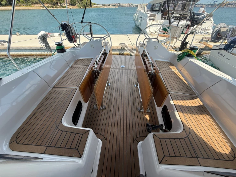 Alquiler Pula - Elan Impression 45.1 en SamBoat