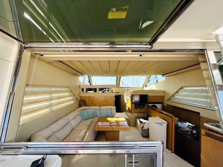 Alquiler de embarcaciones Ferretti Altura 45 Fly enSaint-Raphaël en Samboat