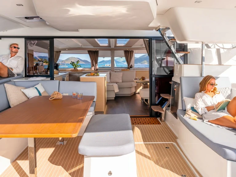 Alquiler de Fountaine Pajot Aura 51 en Cannes
