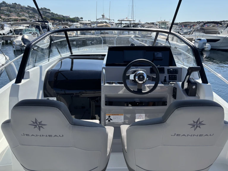 Alquiler de embarcaciones Jeanneau Cap Camarat 7.5 WA enFrancia en Samboat