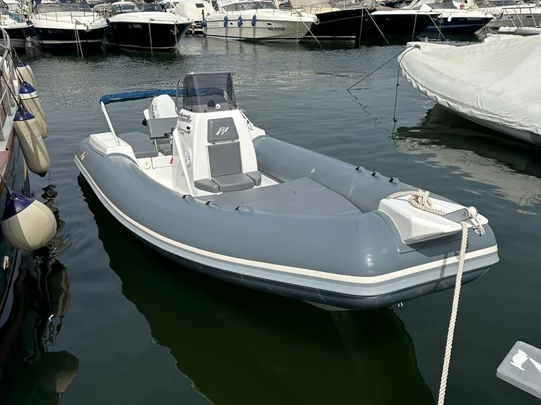 Alquiler Neumática Panamera Yacht con o sin  título de navegación