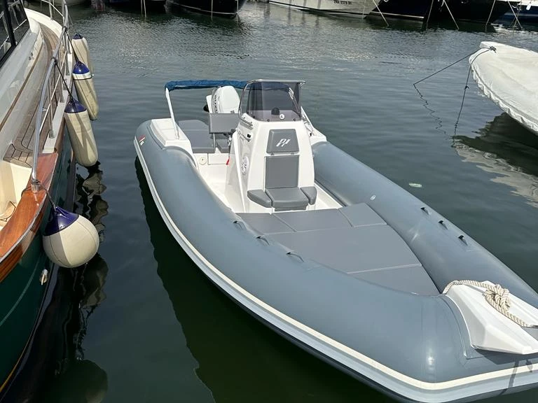 Panamera Yacht PY60 de alquiler a Porto di Mergellina