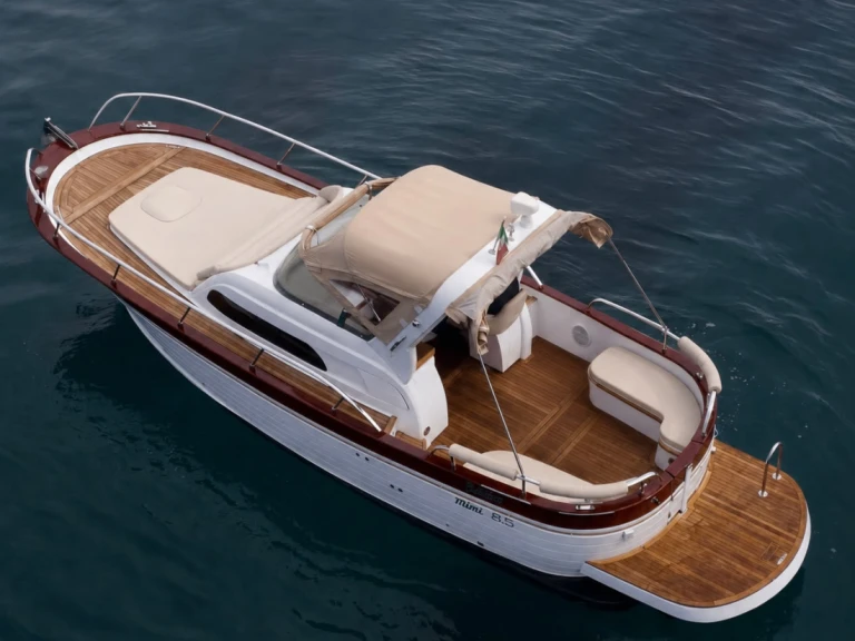 Alquiler de embarcaciones Mimi 8,50 GOZZO enCapri en Samboat