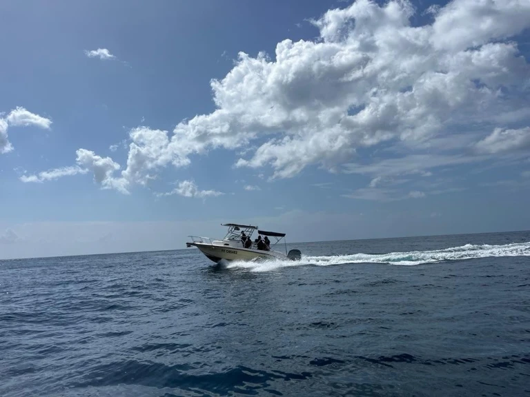 Alquiler de barcos Le Gosier barato de 2100 WA