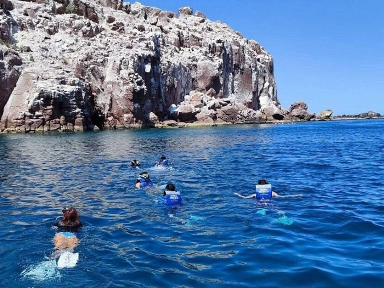 Catamarán para alquilar La Paz al mejor precio