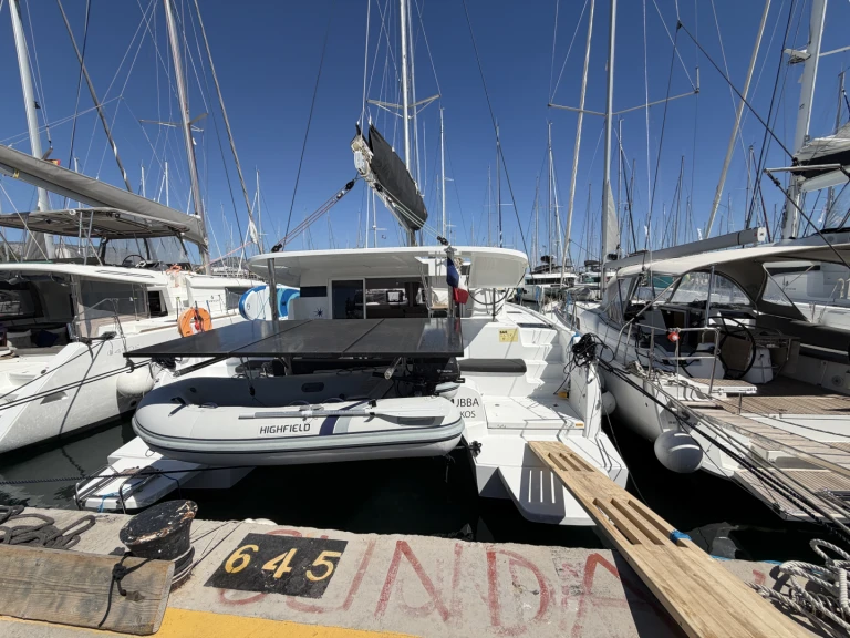 Catamarán para alquilar Álimos al mejor precio