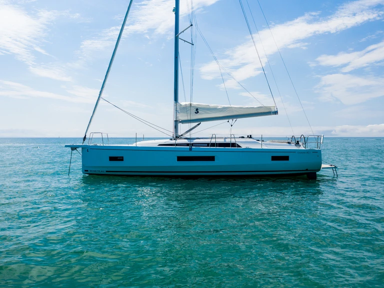 Alquiler de Bénéteau Oceanis 40.1 en Ao Po