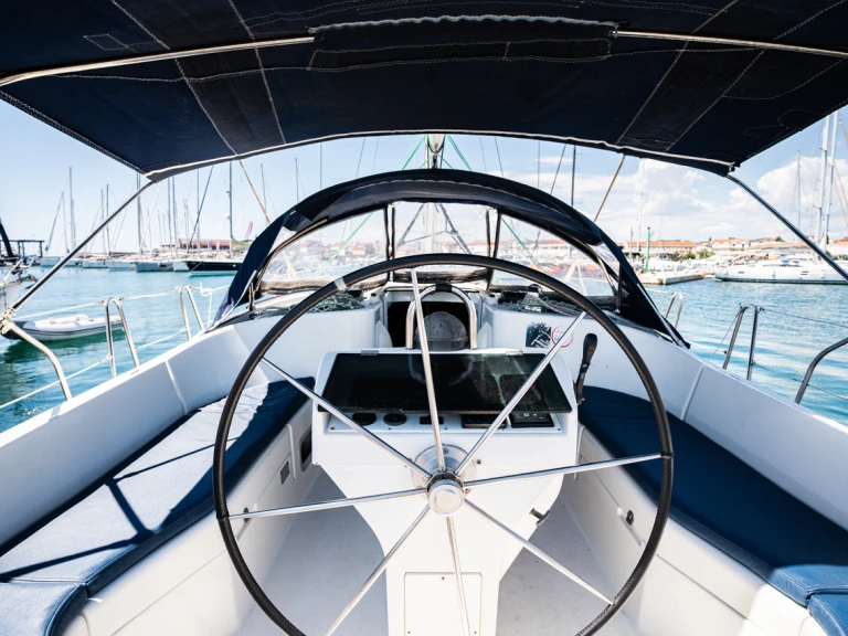 Alquiler de embarcaciones Bénéteau Oceanis 411 Clipper enPirovac en Samboat