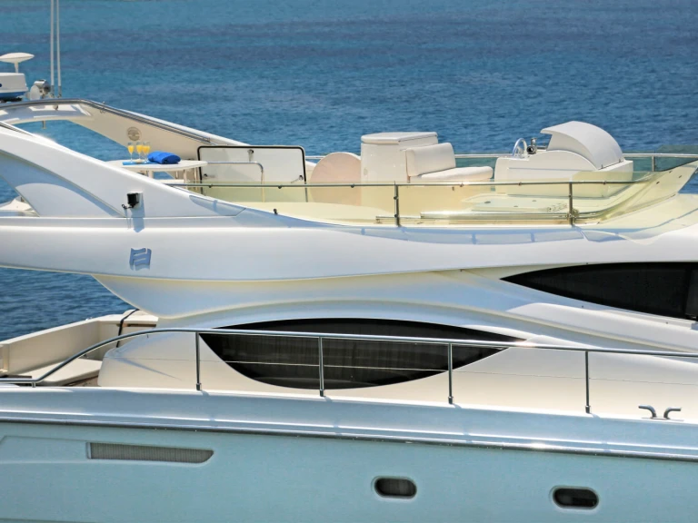 Alquiler de Ferretti Ferretti 550 en Paros (Isla)