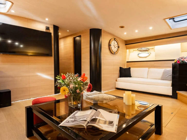 Alquiler de barcos Ornós barato de Palmer Johnson 80