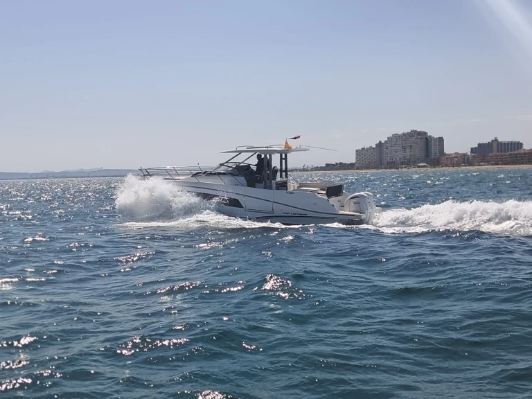 Jeanneau Cap Camarat 10.5 WA de alquiler a Empuriabrava