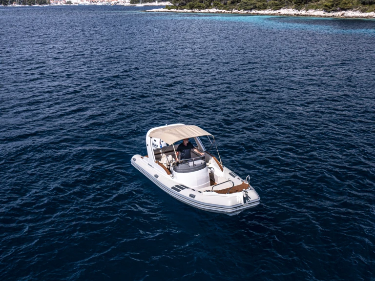 Aquamax B 23 F de alquiler a Hvar