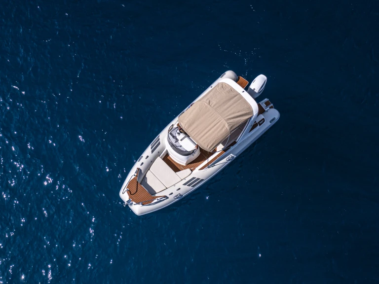 Alquiler de Aquamax B 23 F en Hvar