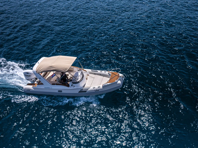 Aquamax B 23 F de alquiler a Hvar
