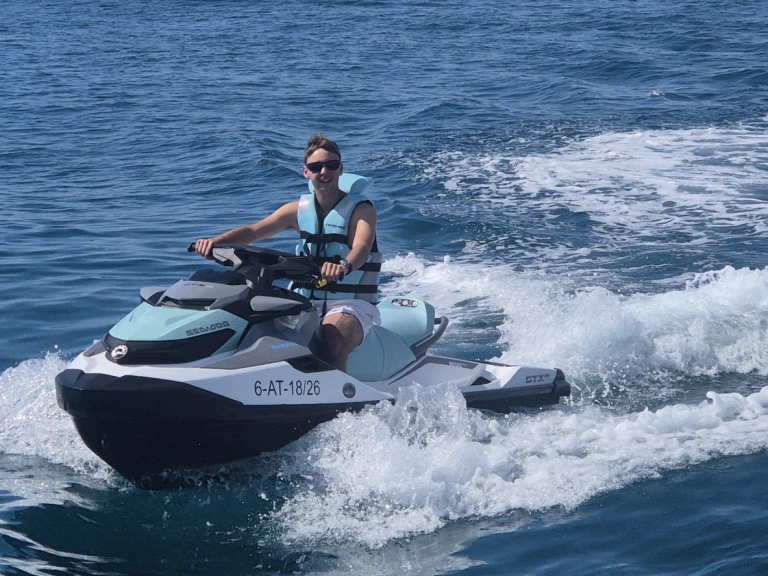 Alquiler de Moto de agua, con o sin patrón Sea-Doo Alicante