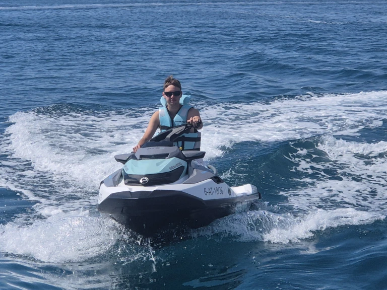 Alquiler Moto de agua Sea-Doo con o sin  título de navegación