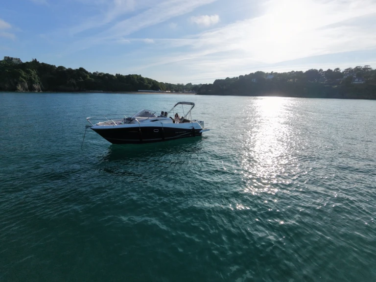 Alquiler de barcos Saint-Quay-Portrieux barato de Cap Camarat 8.5 WA
