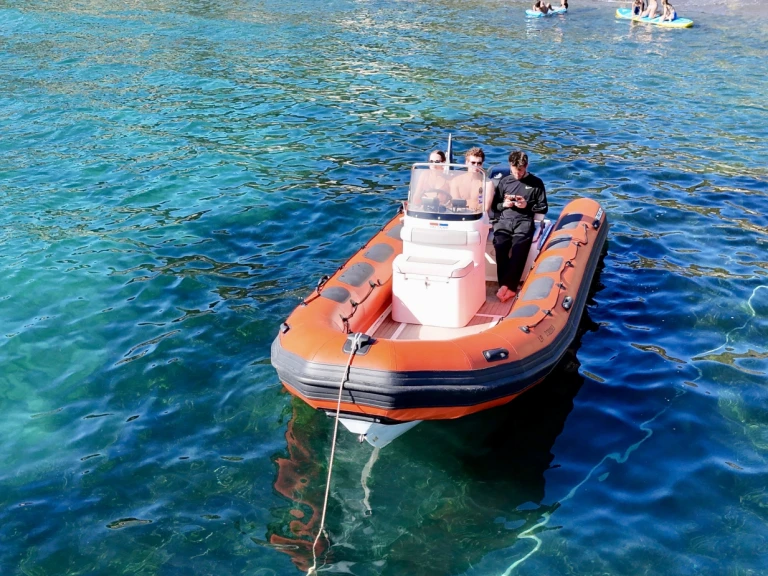 Alquiler de Valiant V 620 Sport en Roses