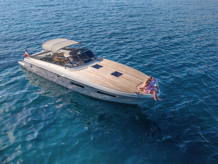 Alquiler de Itama Itama 45 en Saint-Tropez