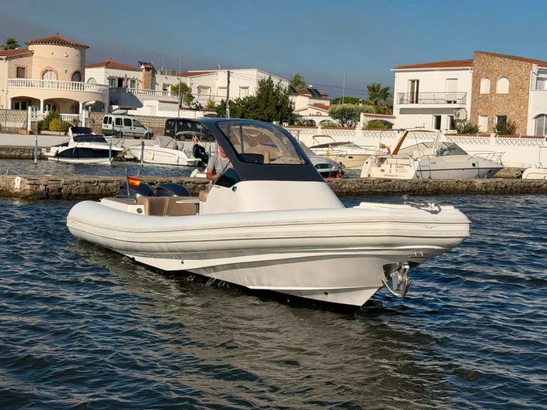 Magazzu MX 11 de alquiler a Empuriabrava