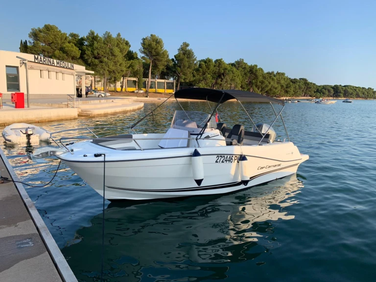 Alquiler de Jeanneau Cap Camarat 6.5 CC en Pula