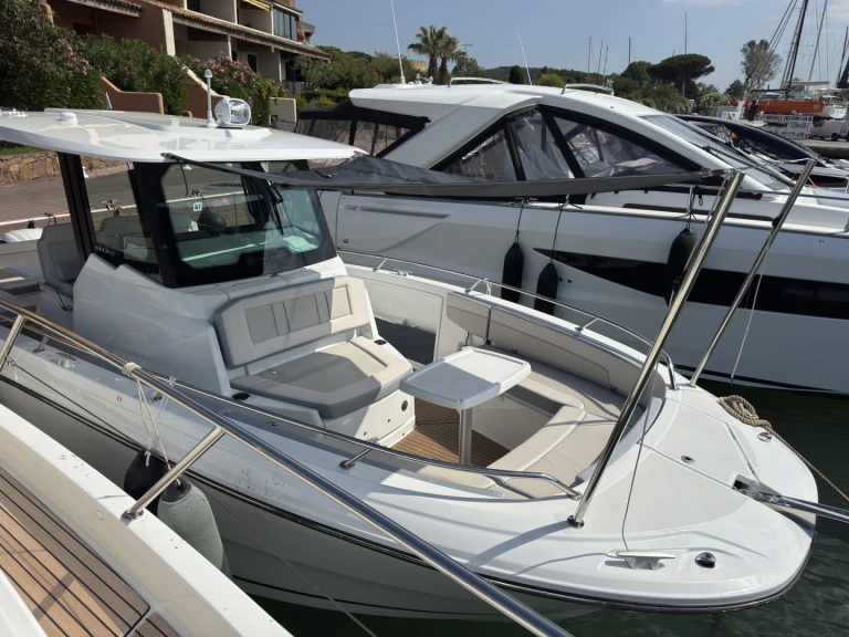 Alquiler de embarcaciones Jeanneau Cap Camarat 9.0 CC enCogolin en Samboat