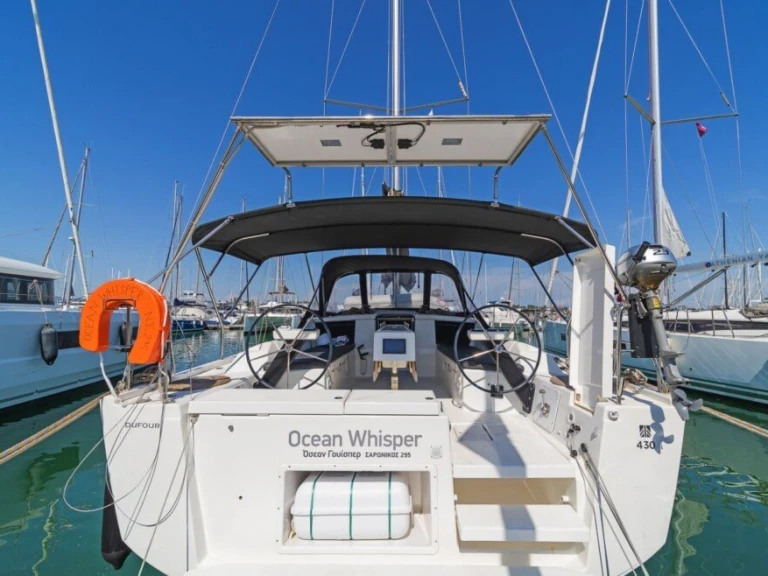 Alquiler de barcos Ávdira barato de Dufour 430