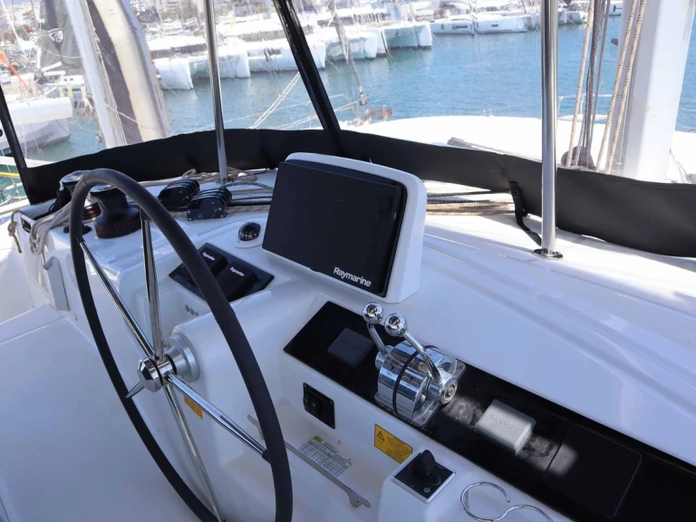 Alquiler de Catamarán, con o sin patrón Lagoon Álimos