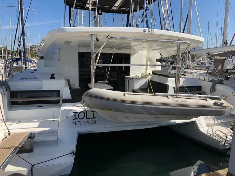 Catamarán para alquilar Álimos al mejor precio